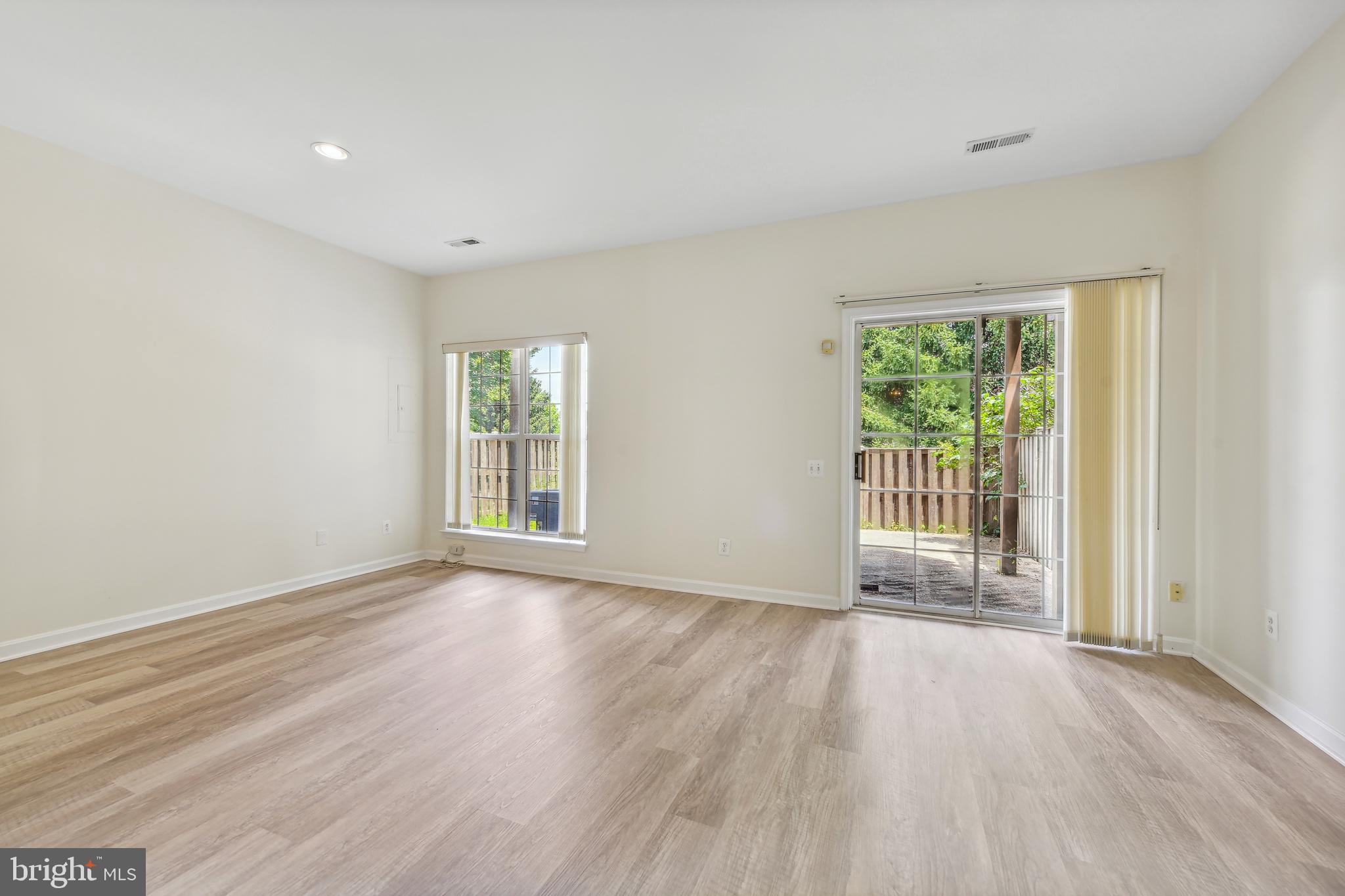 ASHBURN FARM - Residential Lease