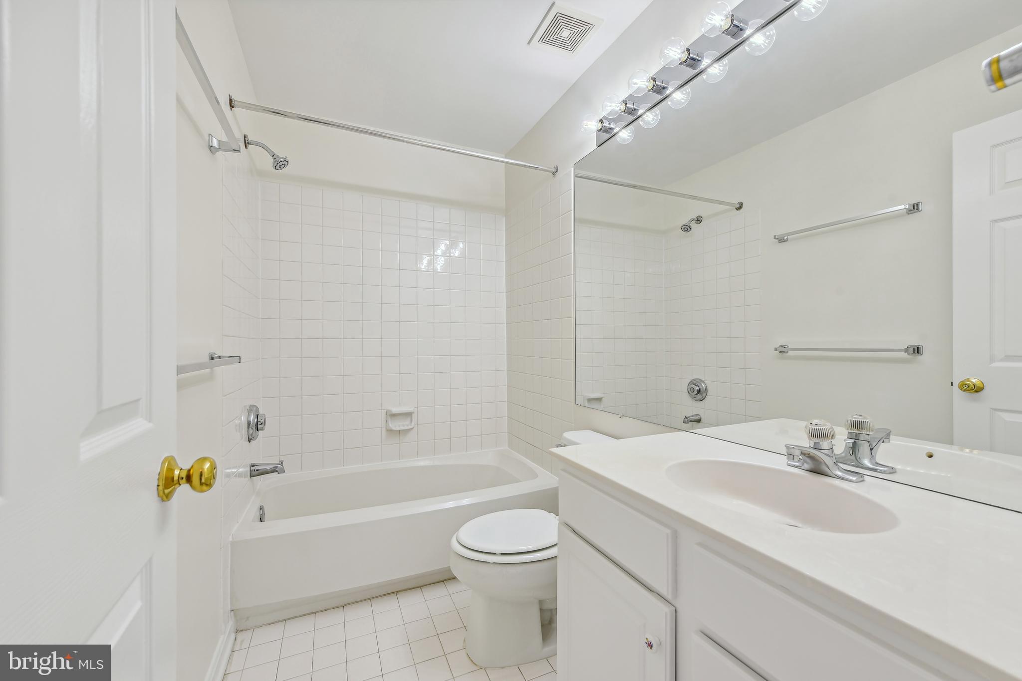 ASHBURN FARM - Residential Lease