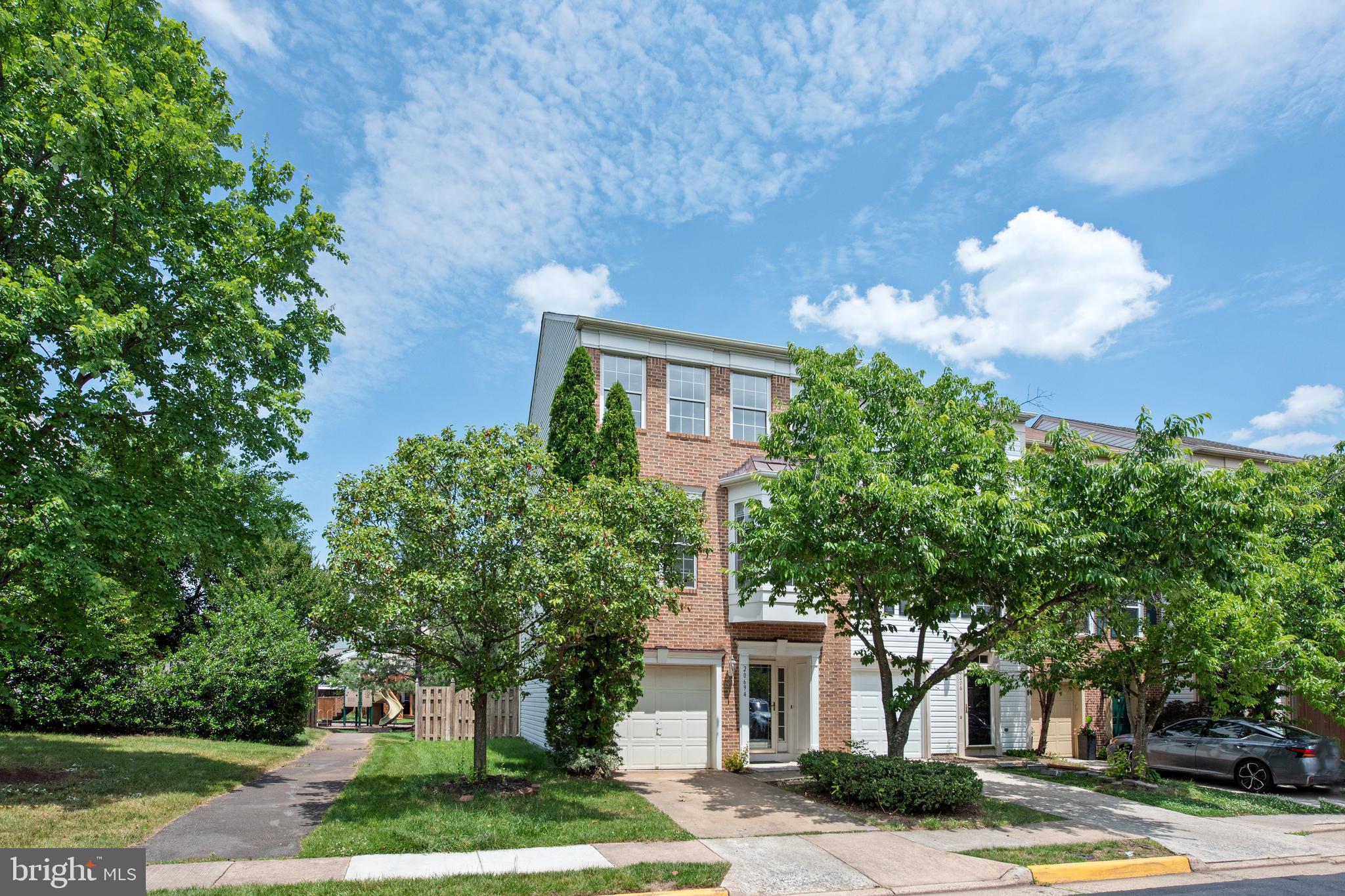 ASHBURN FARM - Residential Lease