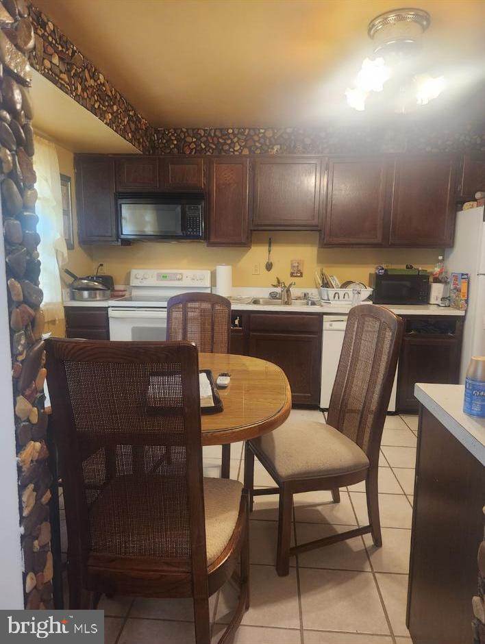 LYNNALAN ACRES - Residential