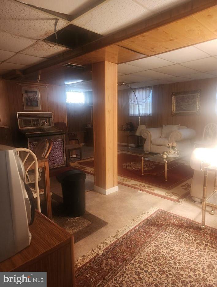 LYNNALAN ACRES - Residential