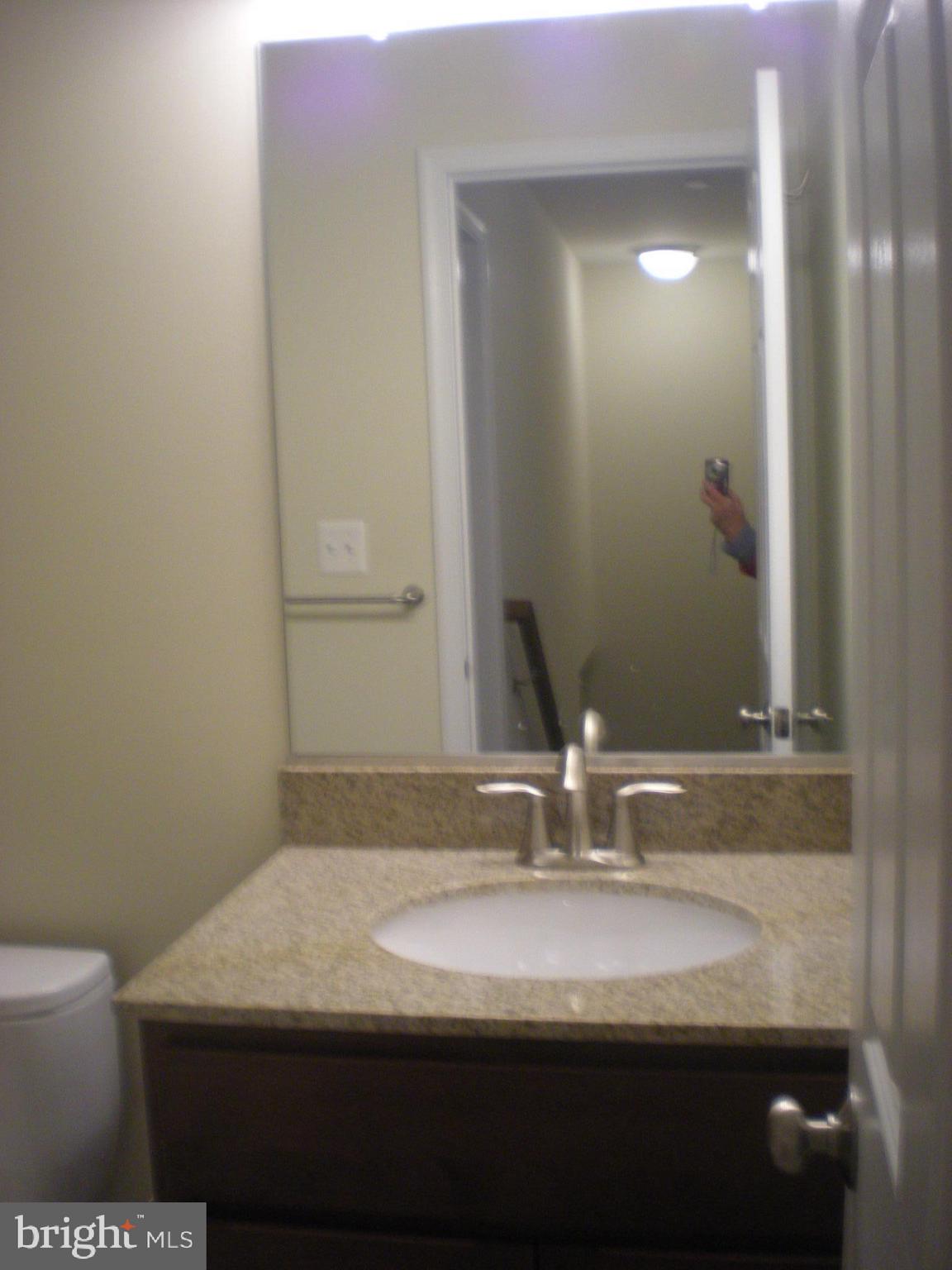 BARNETT AVENUE TOWNHOMES - Residential Lease