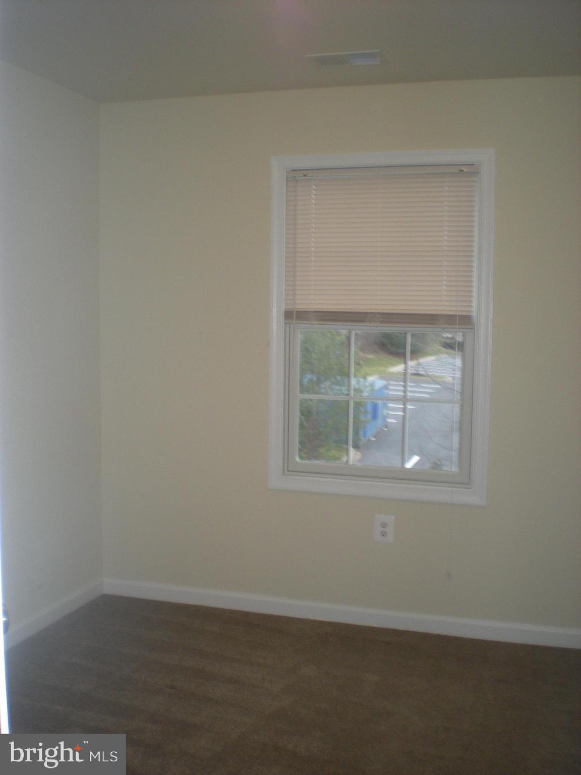 BARNETT AVENUE TOWNHOMES - Residential Lease