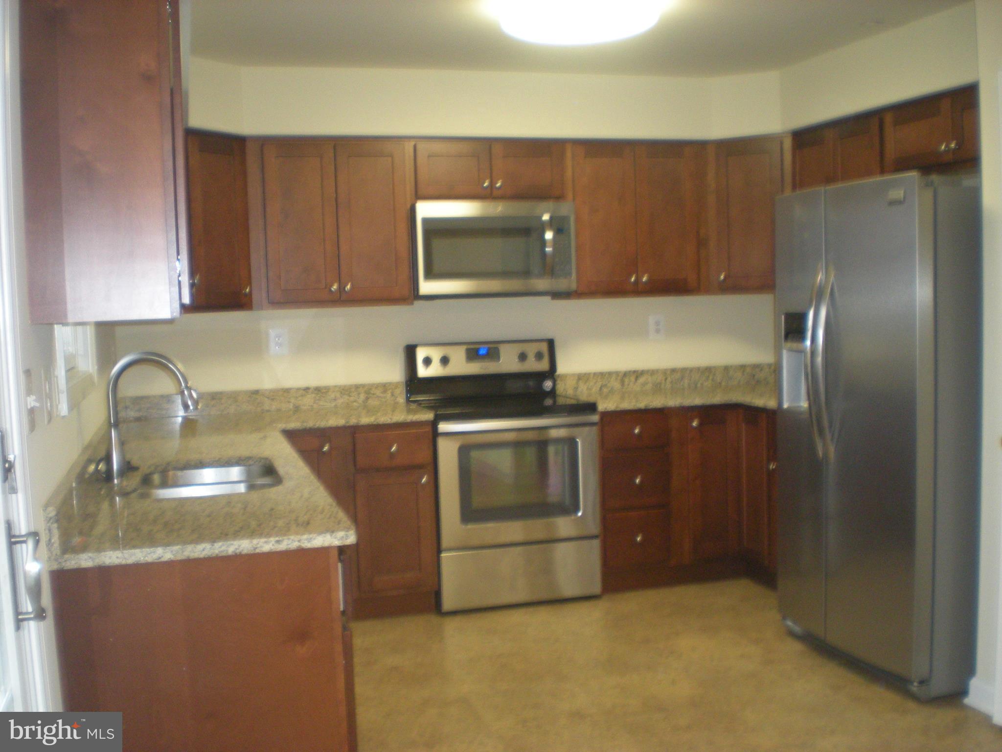 BARNETT AVENUE TOWNHOMES - Residential Lease