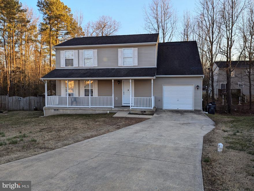 4 Bedroom Single Family Home in Laurel Glen Neighborhood.
Spacious home located near Shopping and Restaurants.  Easy commute to NAS Patuxent River.
Nice quiet location.   New Heating and cooling system to be installed after settlement.