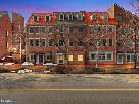 Photo of 623 S Washington Street, ALEXANDRIA, VA 22314 (MLS # VAAX2059106)