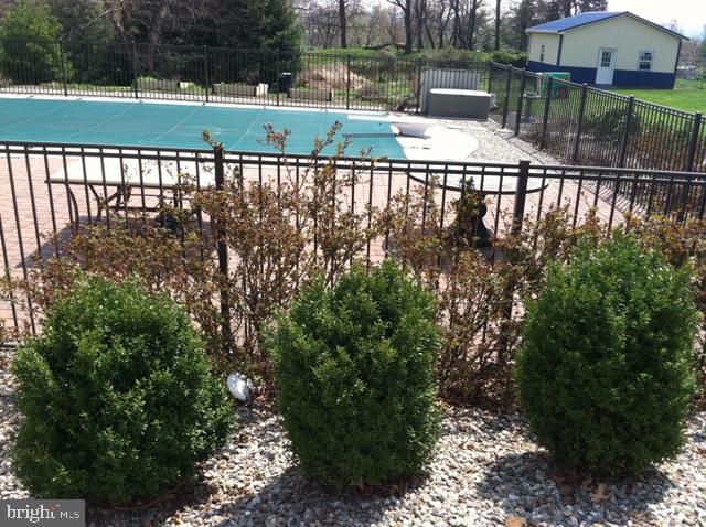 CRESTVIEW - Residential
