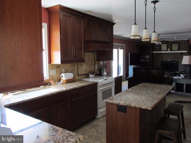 CRESTVIEW - Residential