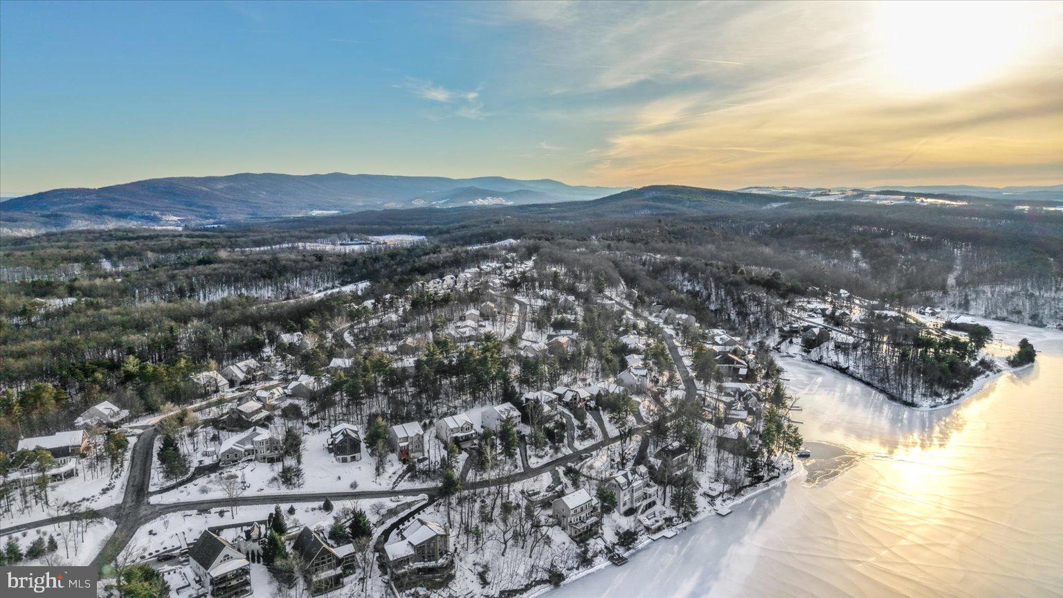 LAKE HOLIDAY ESTATES - Residential