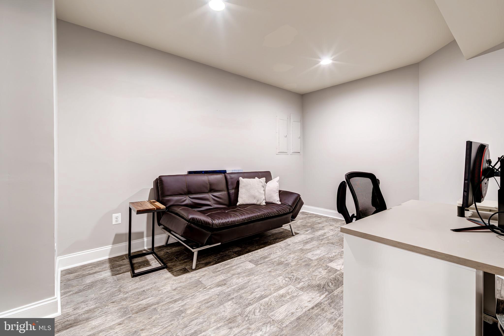 BROADLANDS - Residential