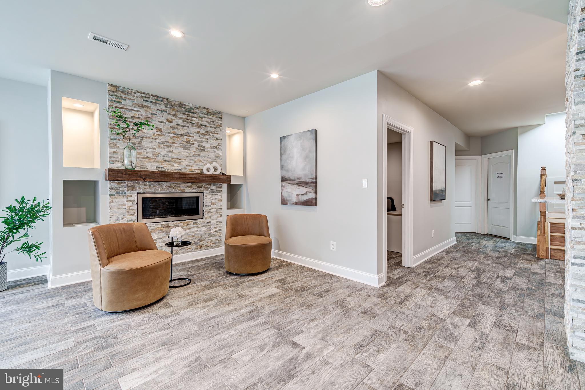 BROADLANDS - Residential