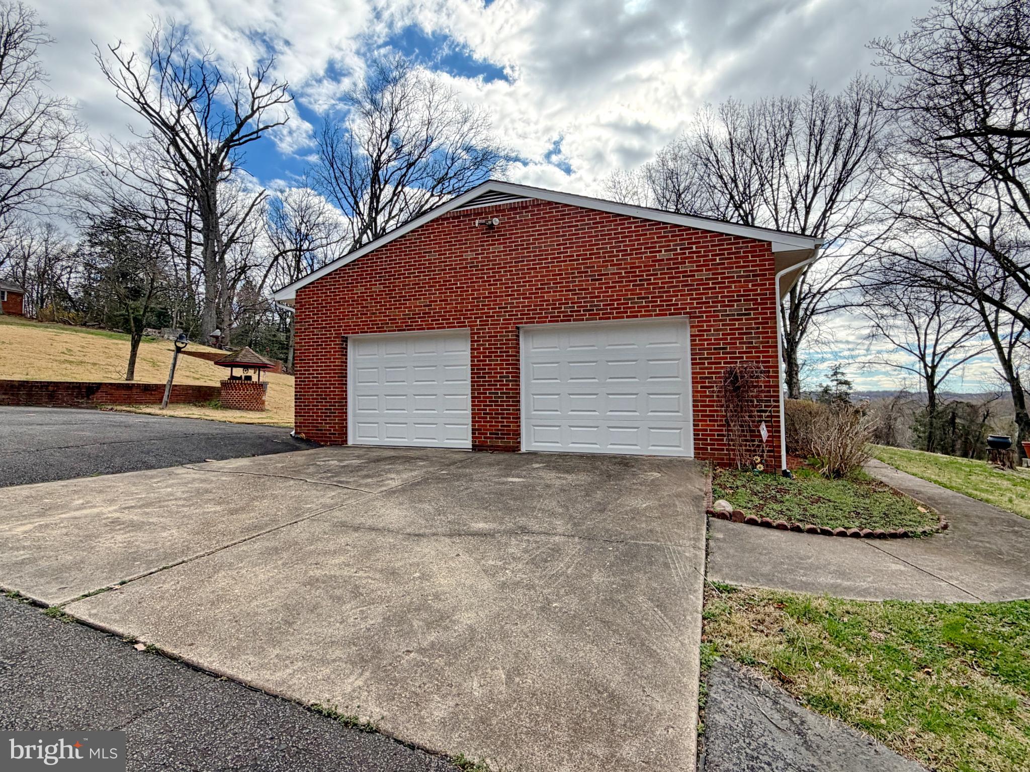 10714 LIVINGSTON ROAD