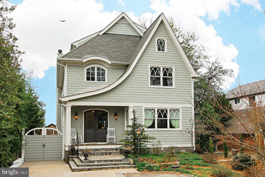 Stunning waterfront views makes this home one of the most special in popular Palisades. Beautiful Craftsman home with open floor plan, high ceilings, arched doorways & wonderful attention to detail throughout. Gourmet kitchen with fold away doors invites the outdoors in. Elegant master suite. Screened-in porch & deck overlooks stunning yard with patio and English garden. Luxurious living.