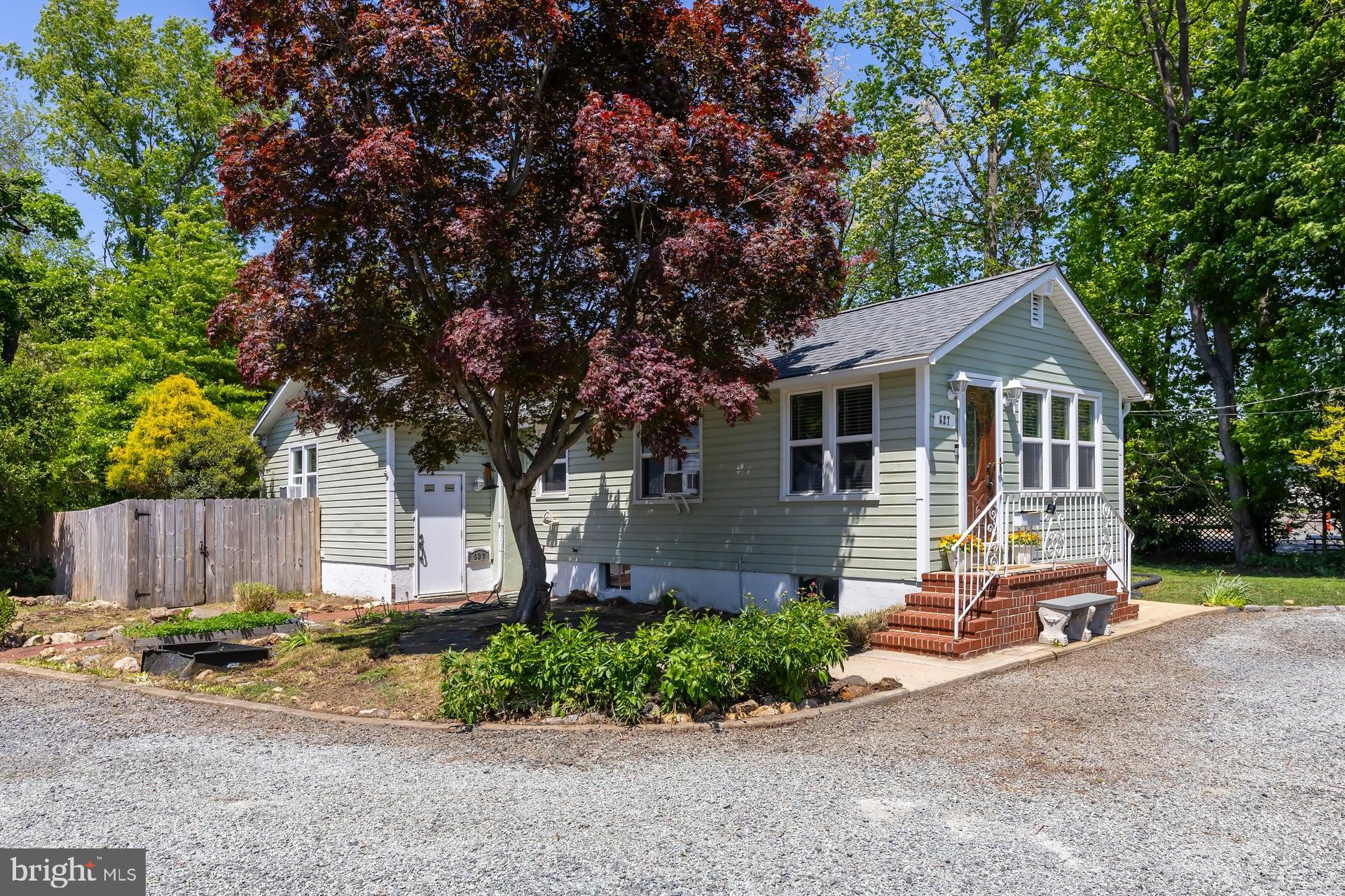 627 SALEM AVENUE