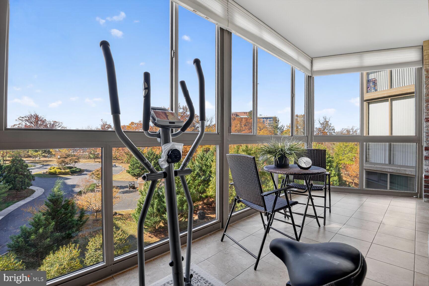 LANSDOWNE WOODS - Residential