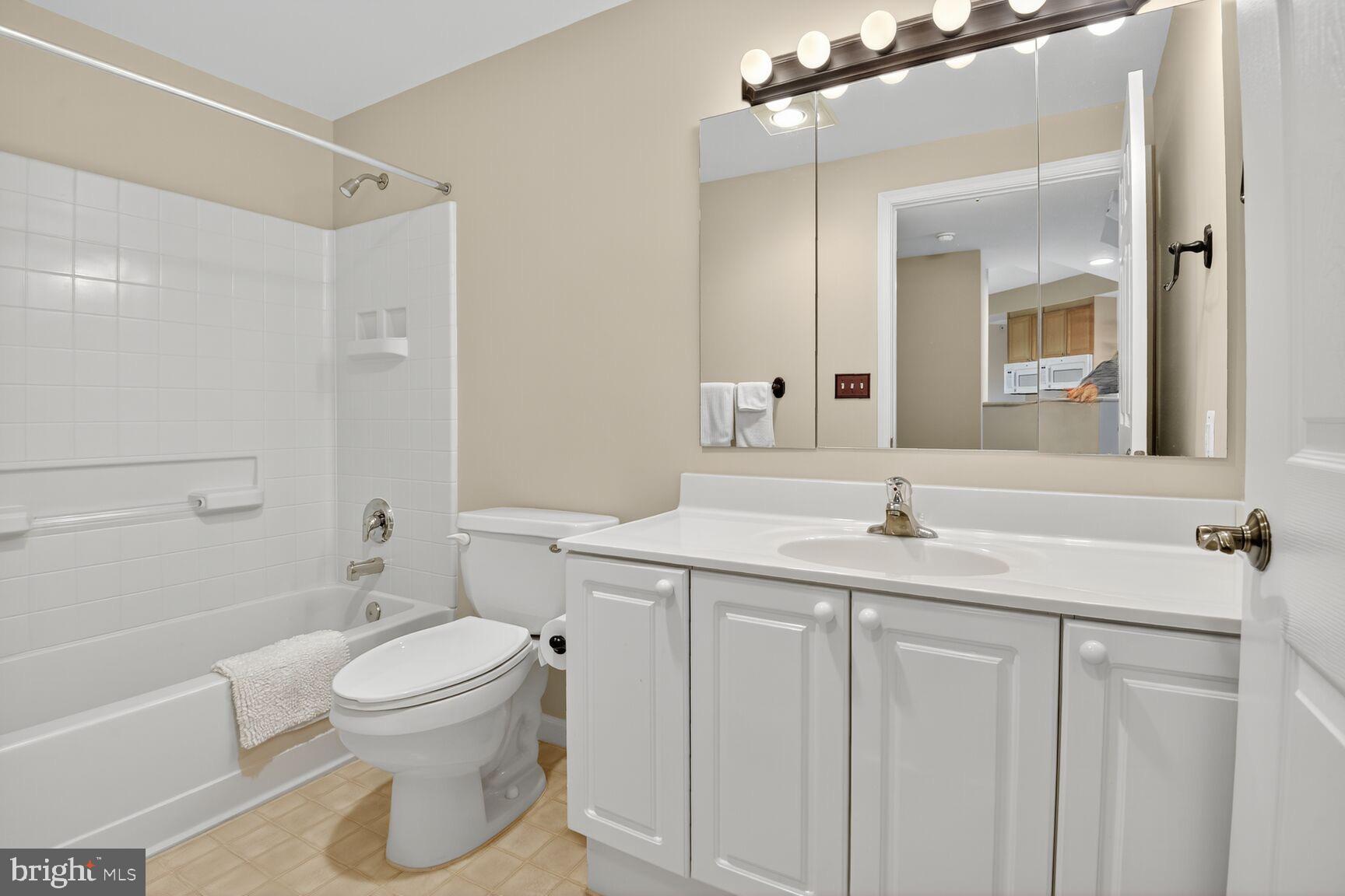 LANSDOWNE WOODS - Residential