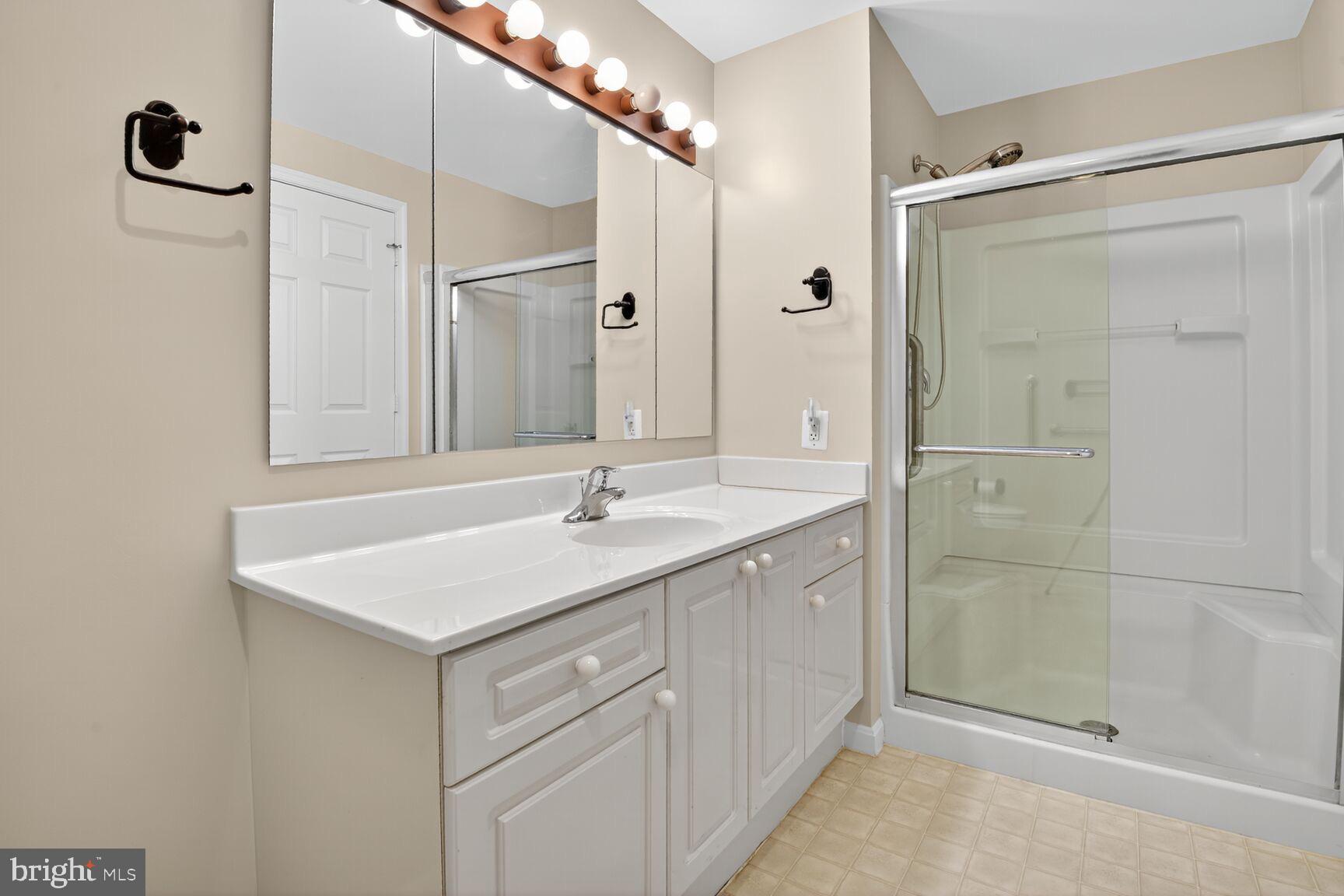 LANSDOWNE WOODS - Residential