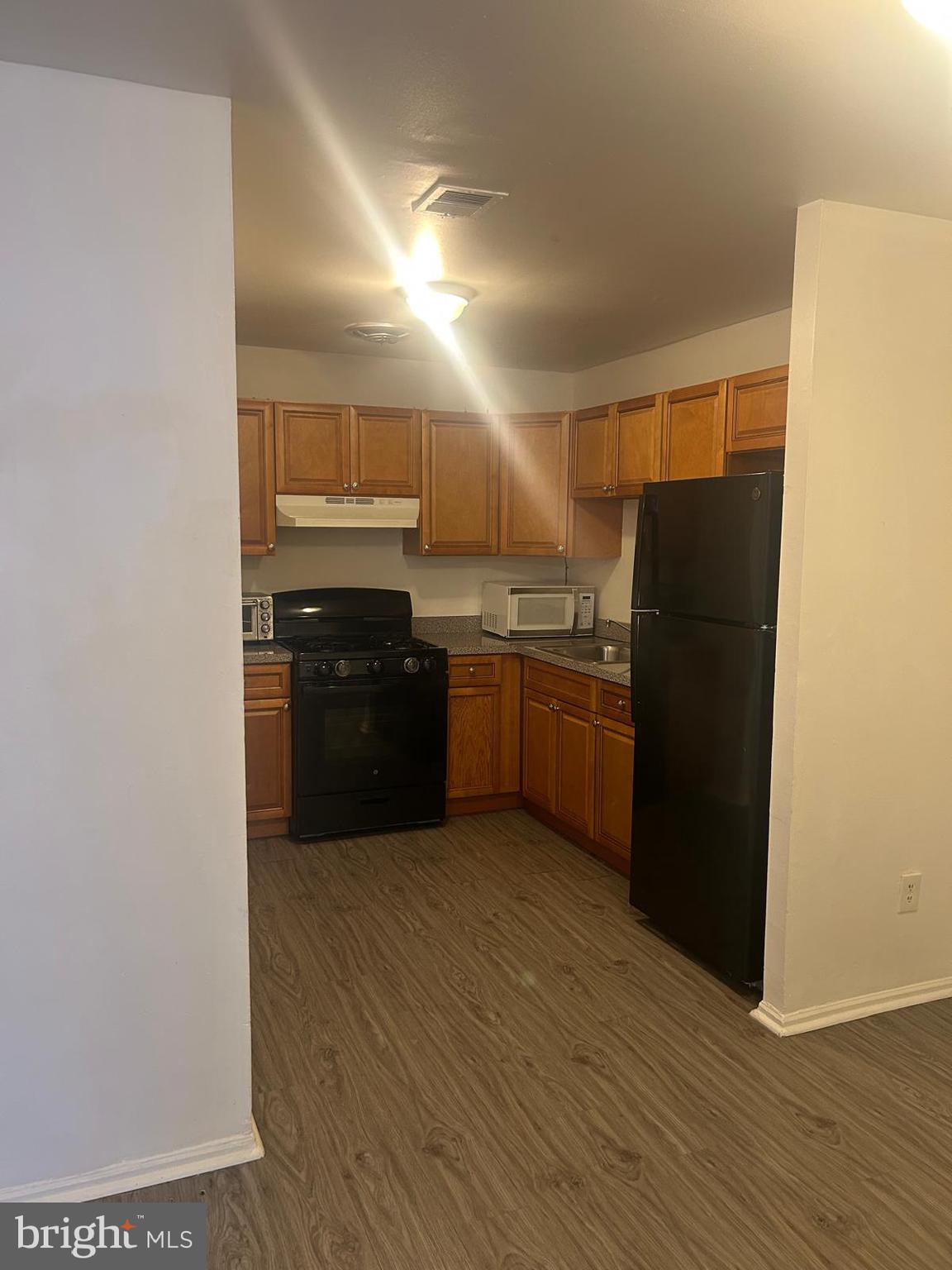 ASHTON-WOODENBRIDGE - Residential Lease