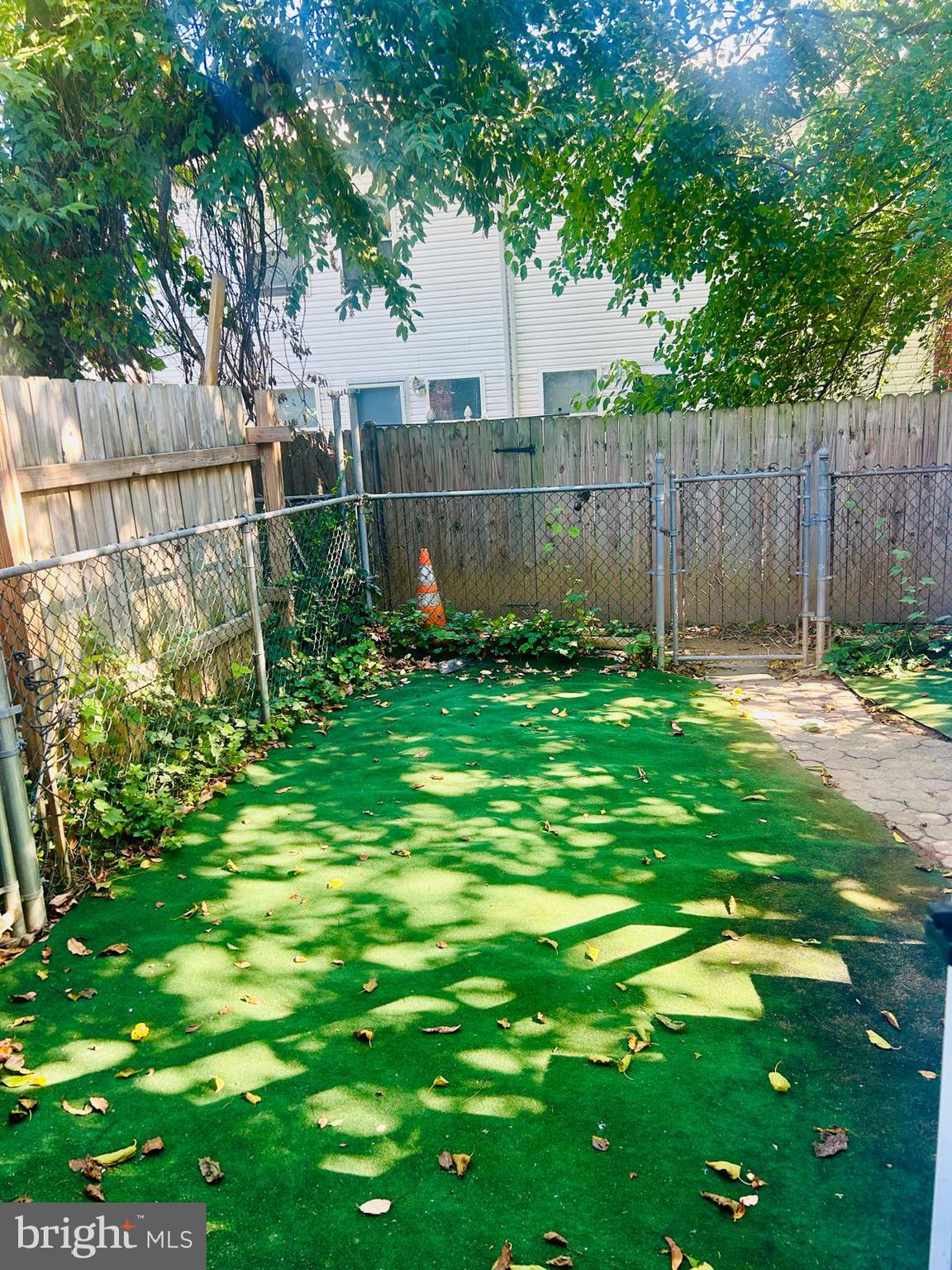 ASHTON-WOODENBRIDGE - Residential Lease