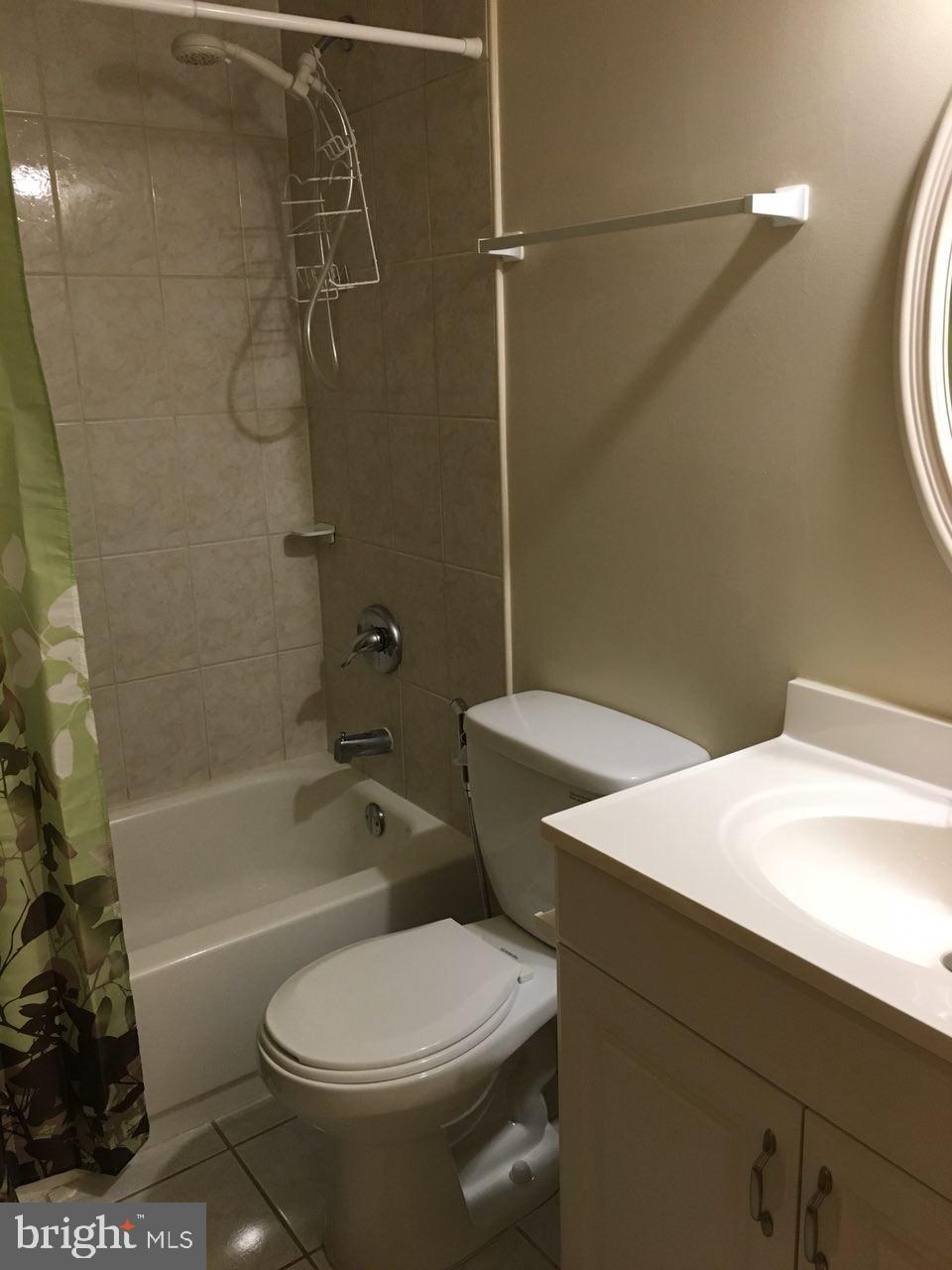 GUNNERS LAKE VILLAGE - Residential Lease