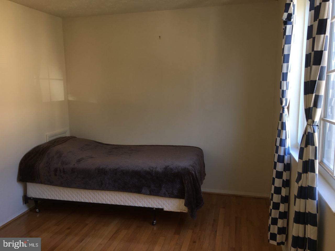 GUNNERS LAKE VILLAGE - Residential Lease