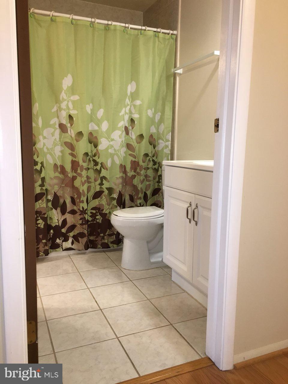 GUNNERS LAKE VILLAGE - Residential Lease