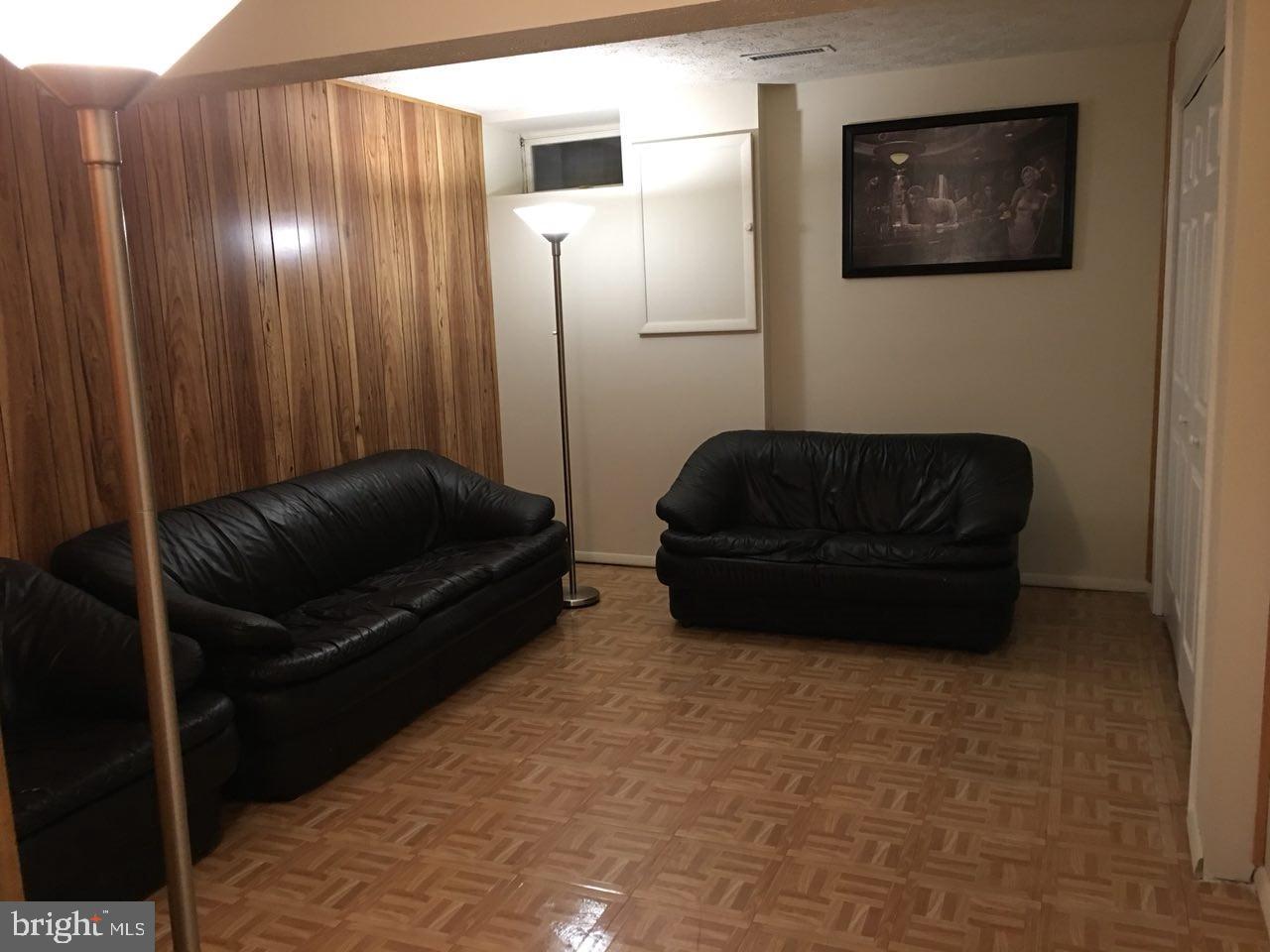 GUNNERS LAKE VILLAGE - Residential Lease