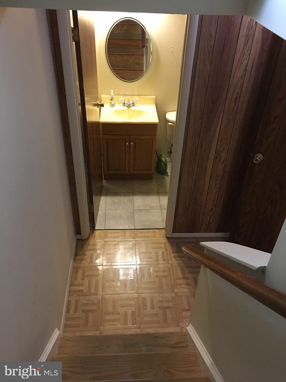 GUNNERS LAKE VILLAGE - Residential Lease