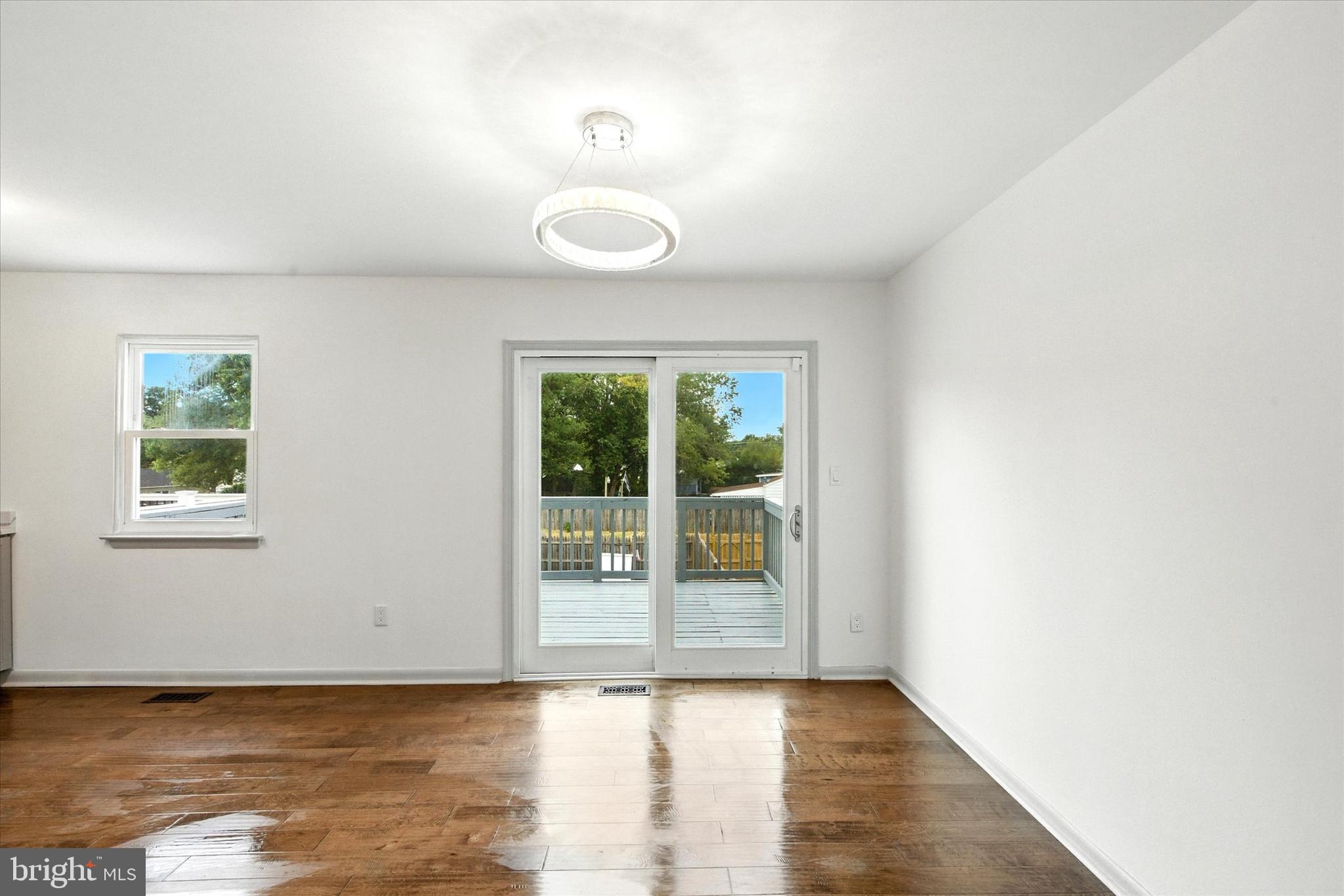 BRENTWOOD SQUARE - Residential