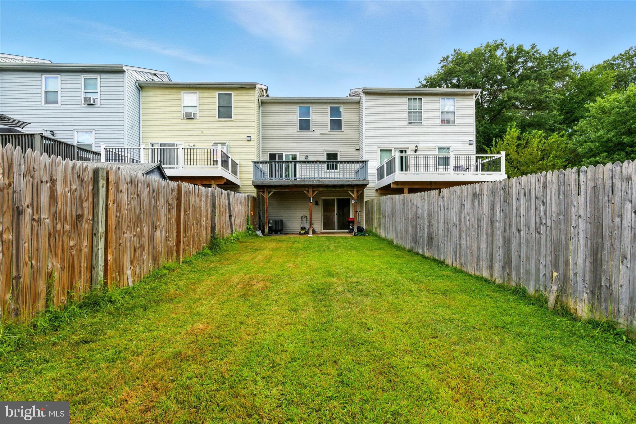 BRENTWOOD SQUARE - Residential