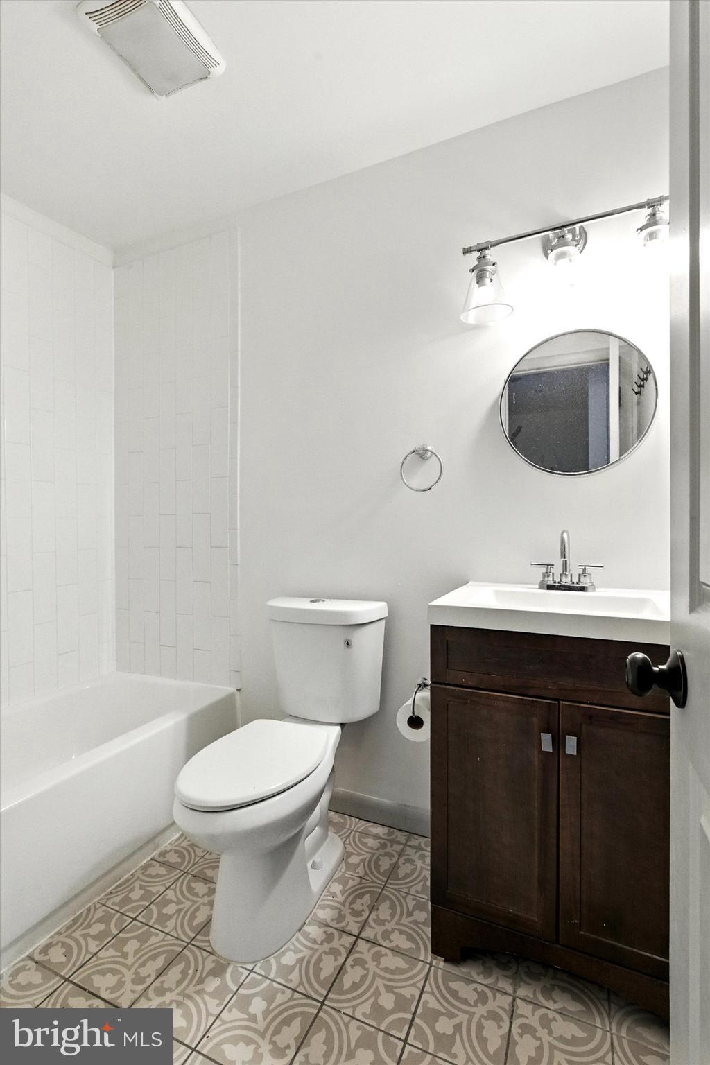 BRENTWOOD SQUARE - Residential