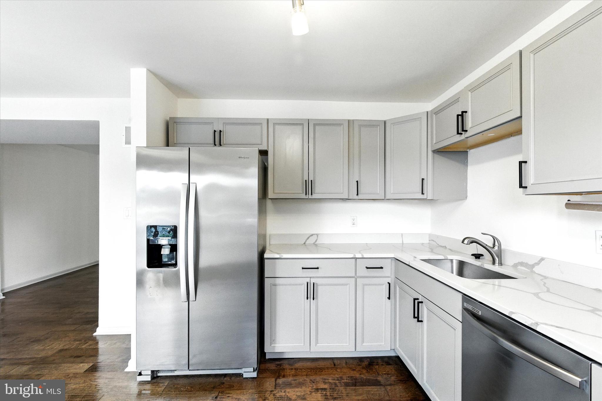 BRENTWOOD SQUARE - Residential