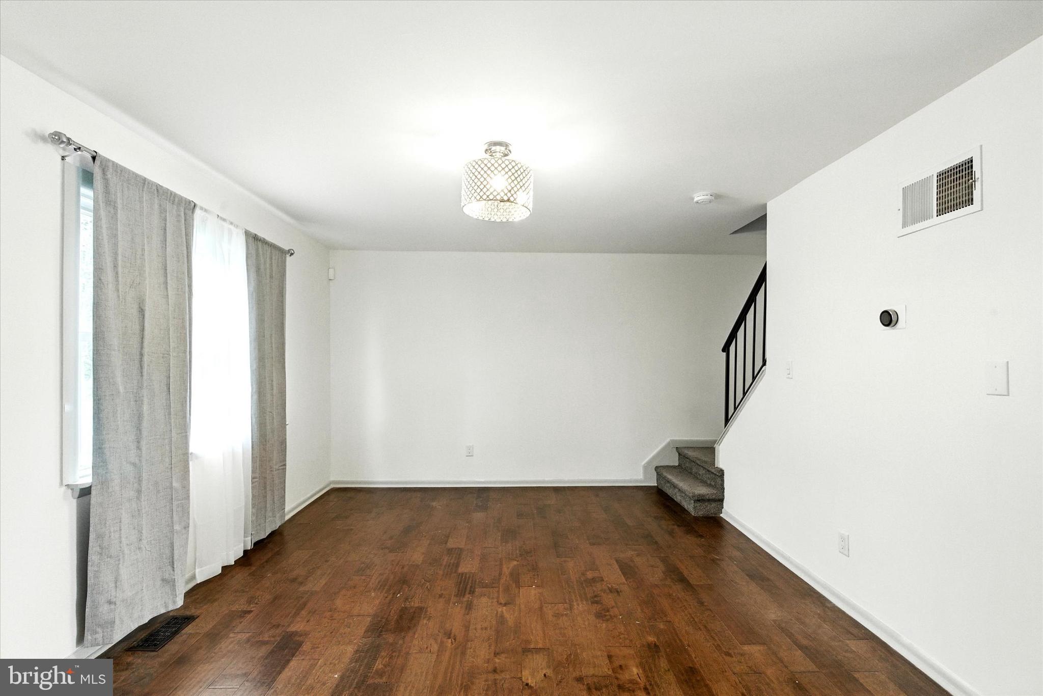 BRENTWOOD SQUARE - Residential