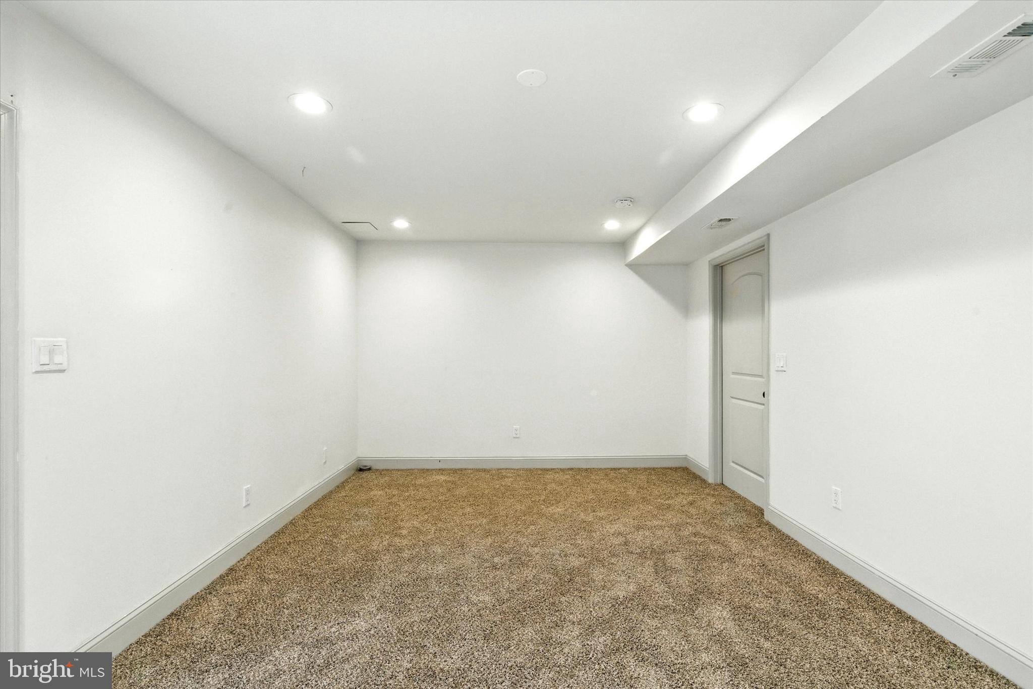 BRENTWOOD SQUARE - Residential