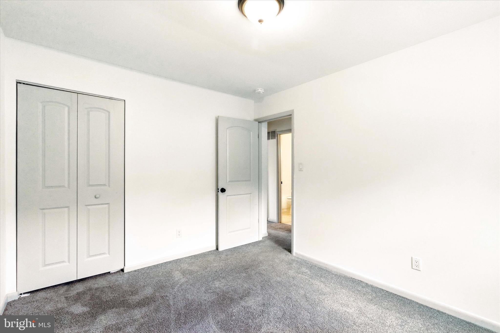 BRENTWOOD SQUARE - Residential