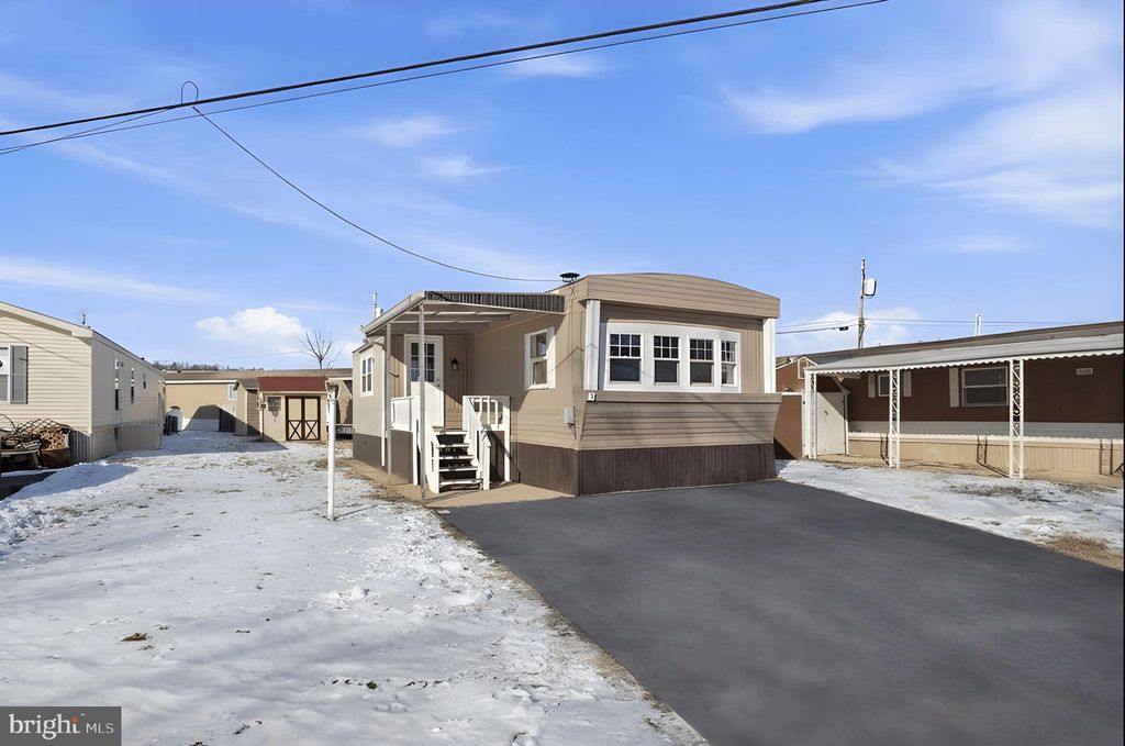 Photo of 10 Caravan Court, MIDDLETOWN, PA 17057 (MLS # PADA2055904)