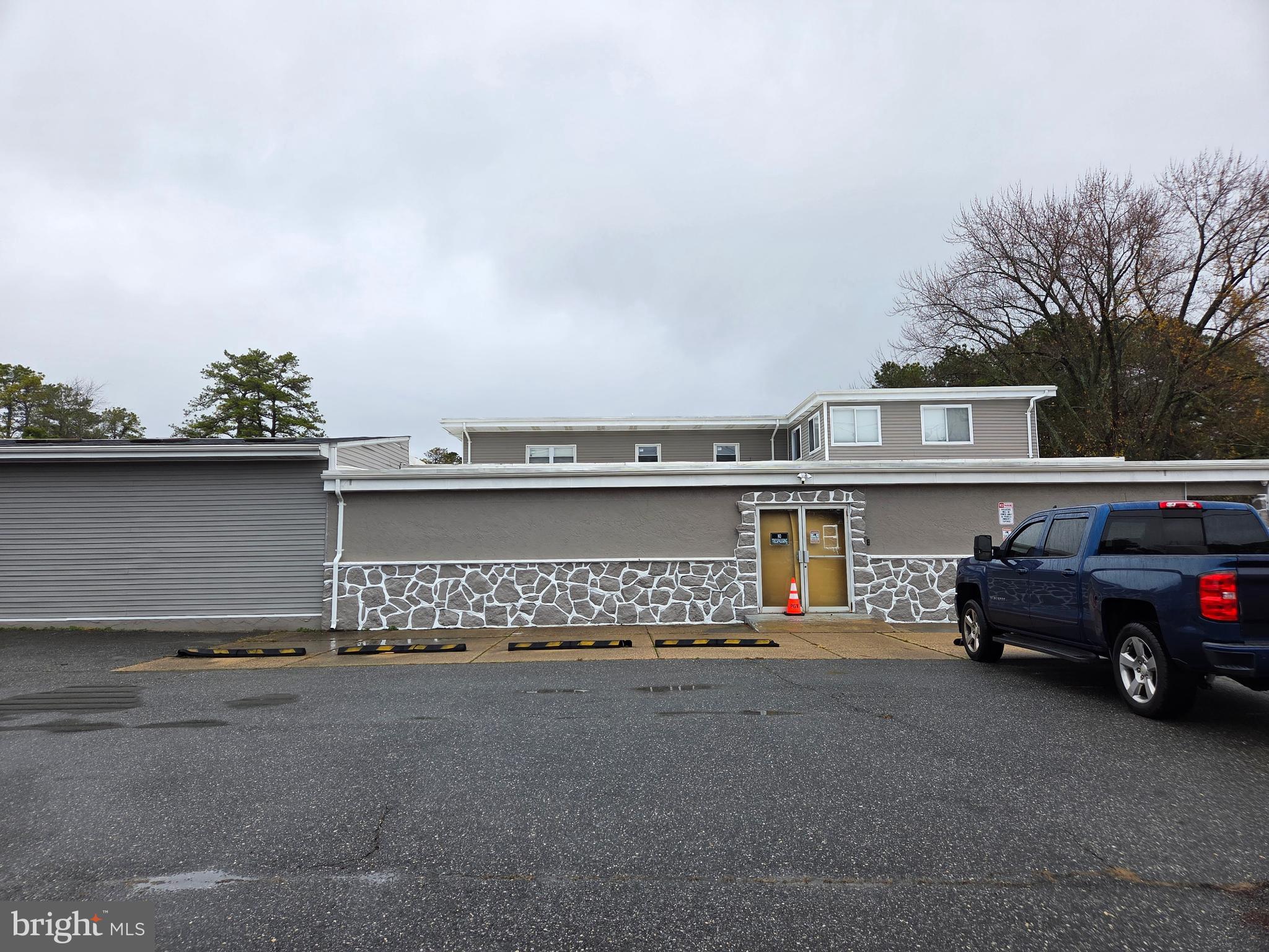 6 W BLACK HORSE PIKE