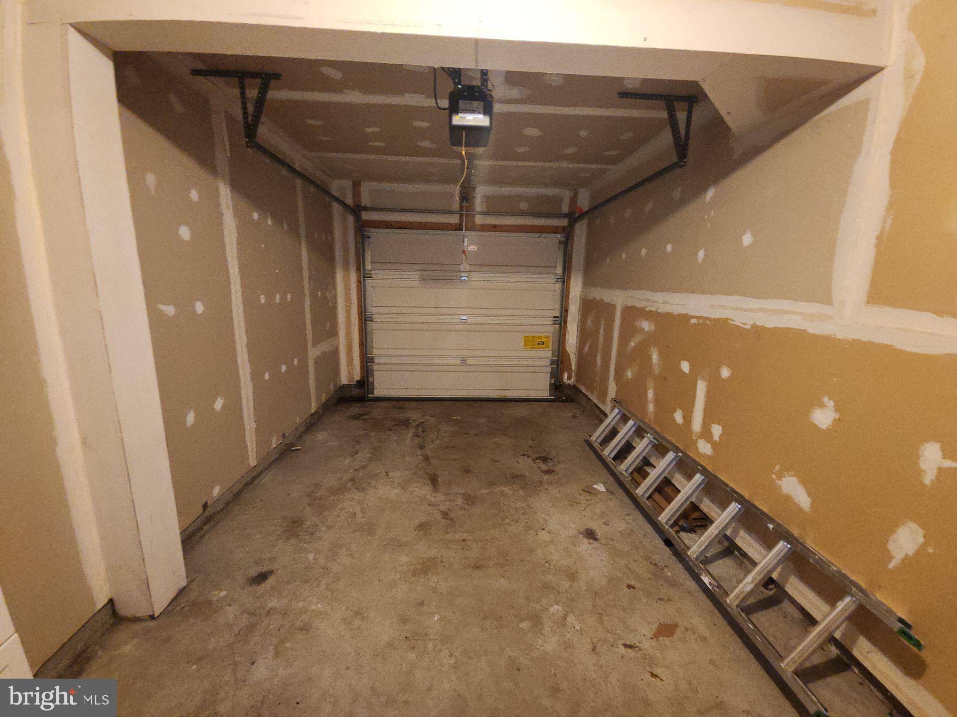 AZALEA WOODS - Residential Lease