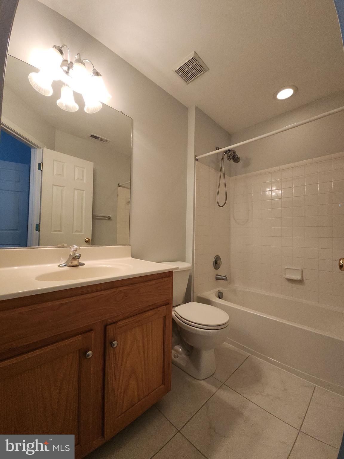 AZALEA WOODS - Residential Lease