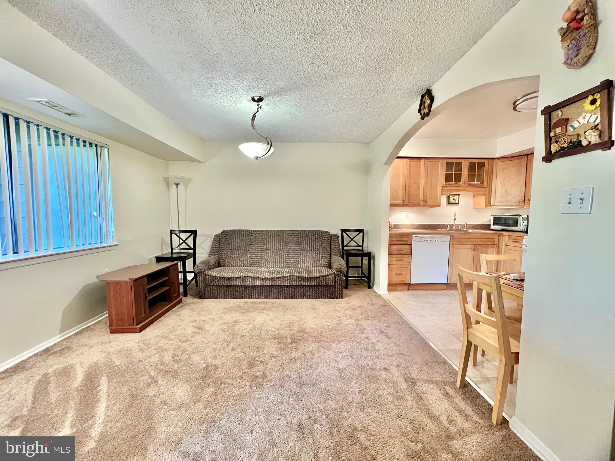 9 SUNTOP COURT 202