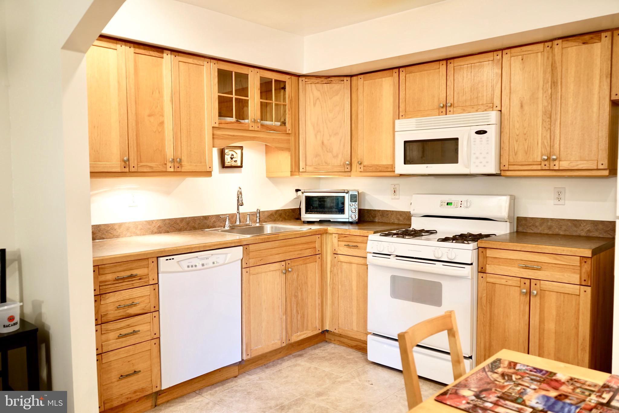 9 SUNTOP COURT 202
