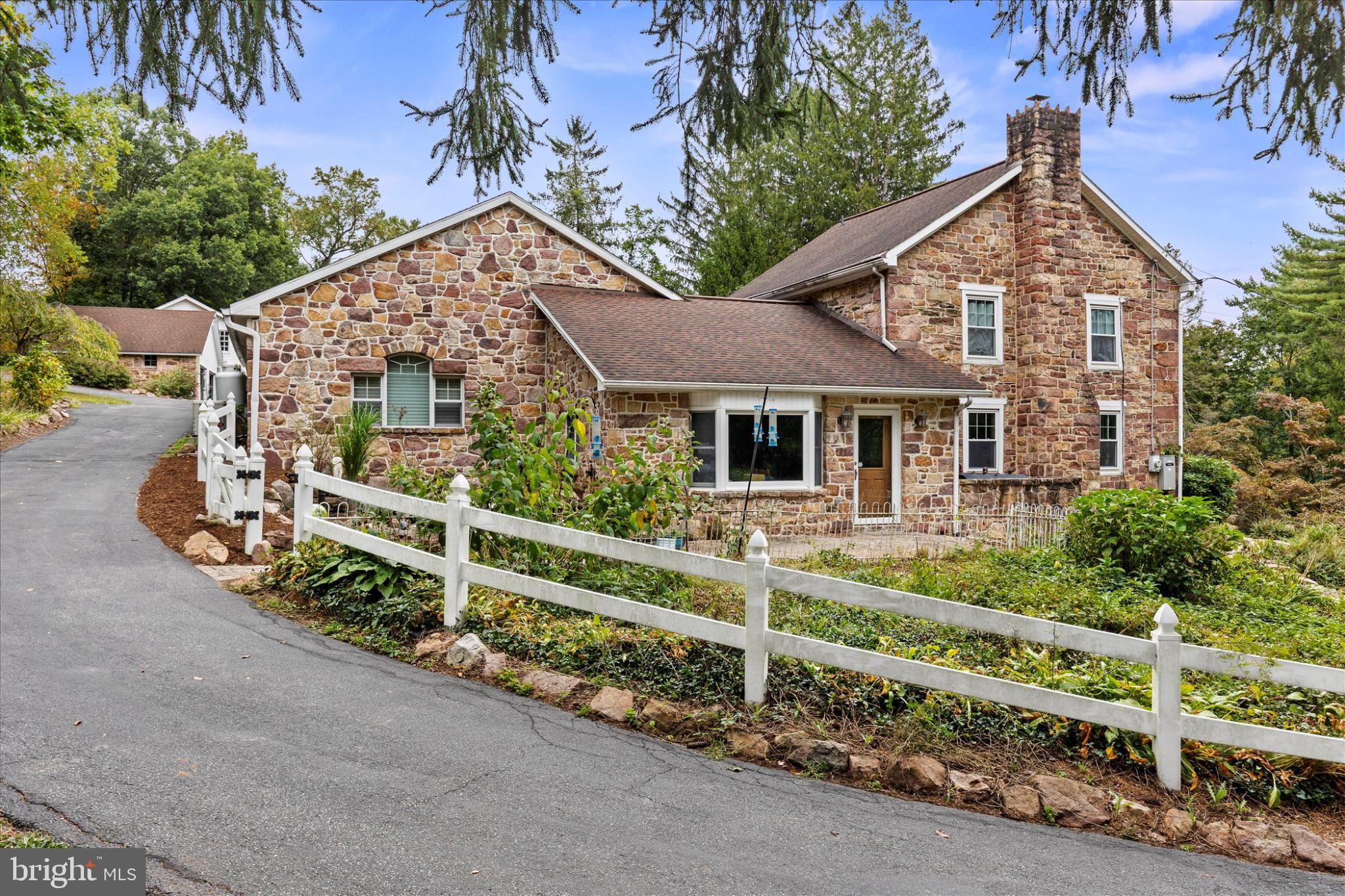 875 VALLEY ROAD