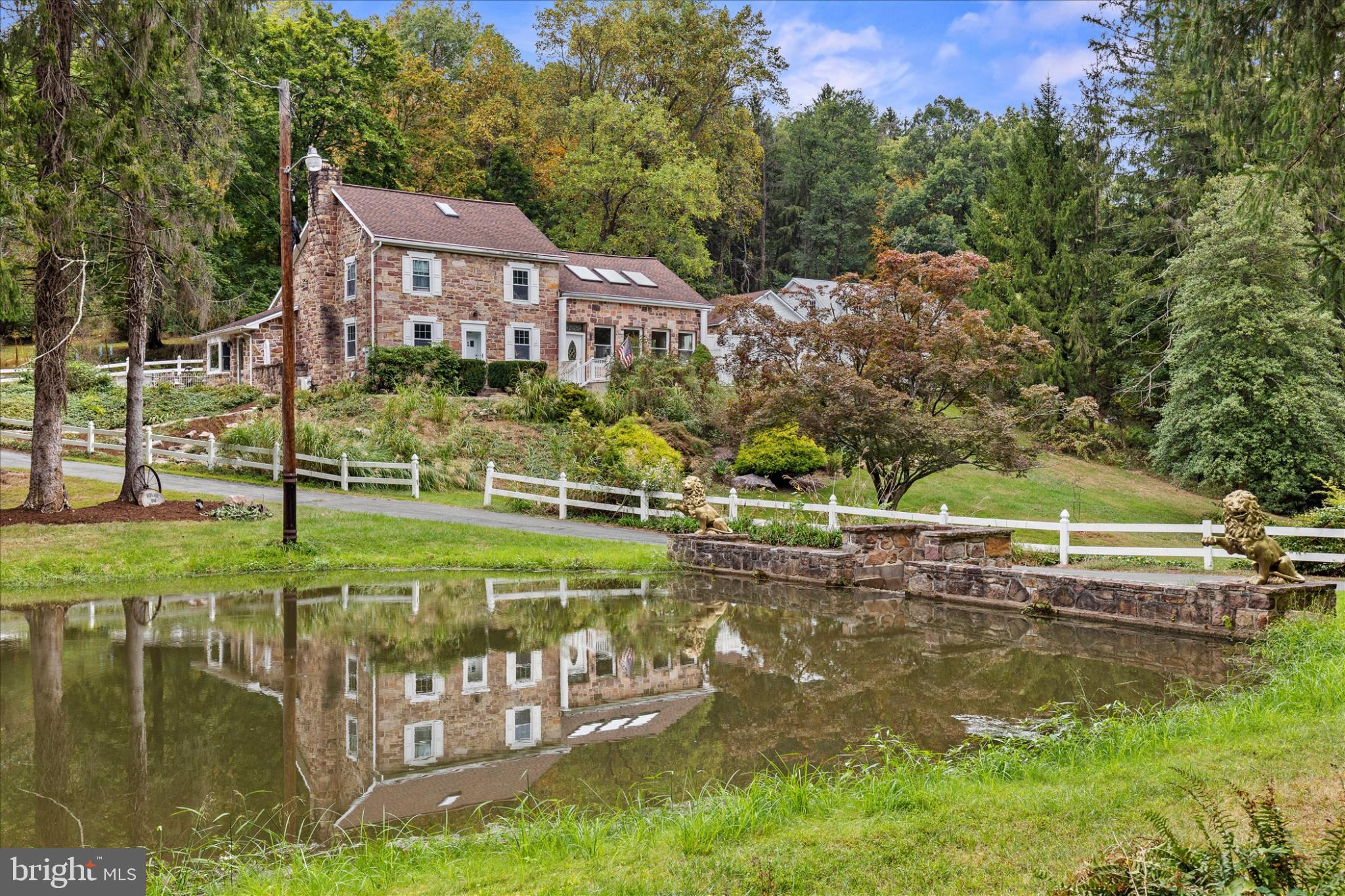 875 VALLEY ROAD