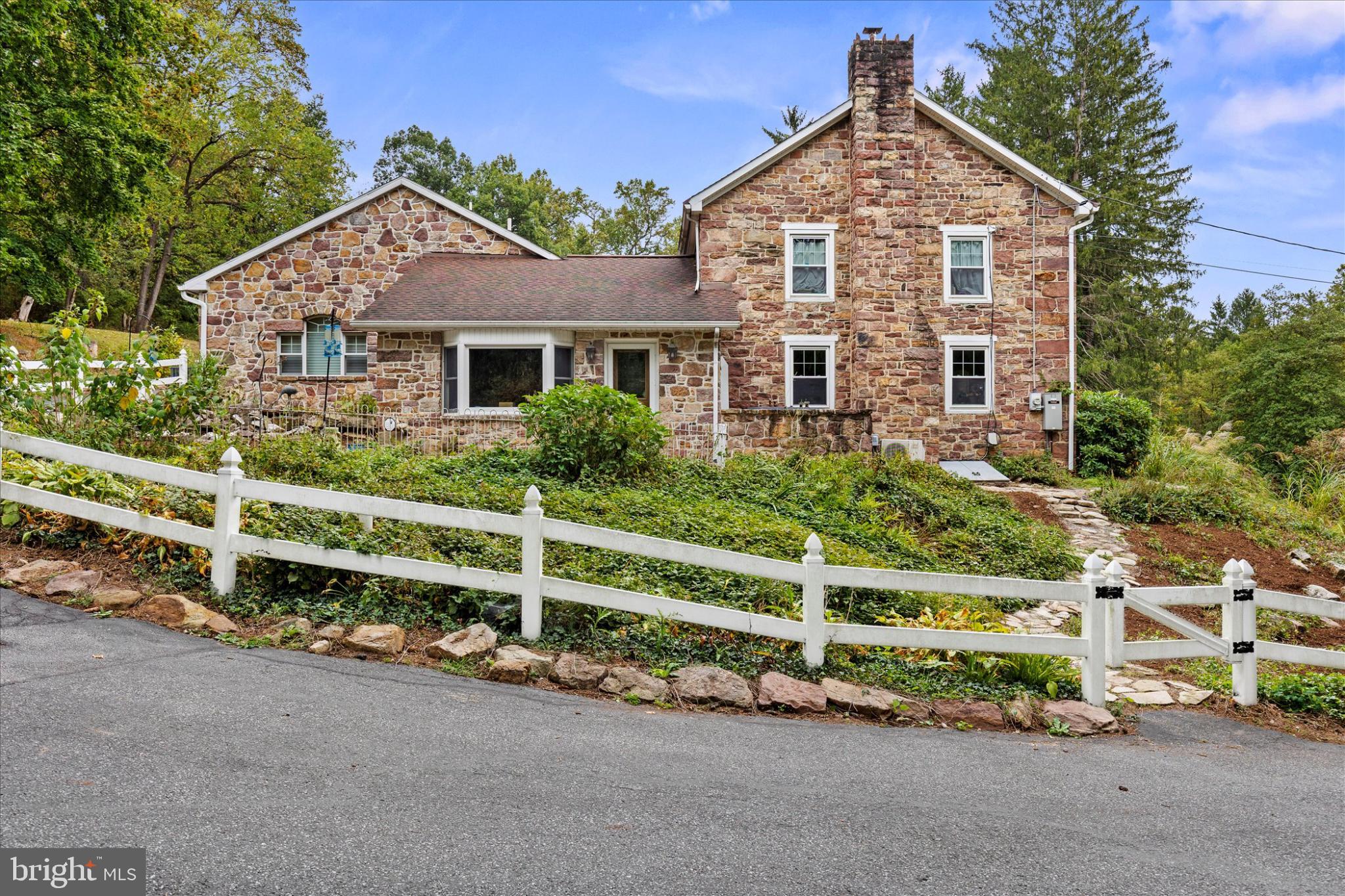 875 VALLEY ROAD