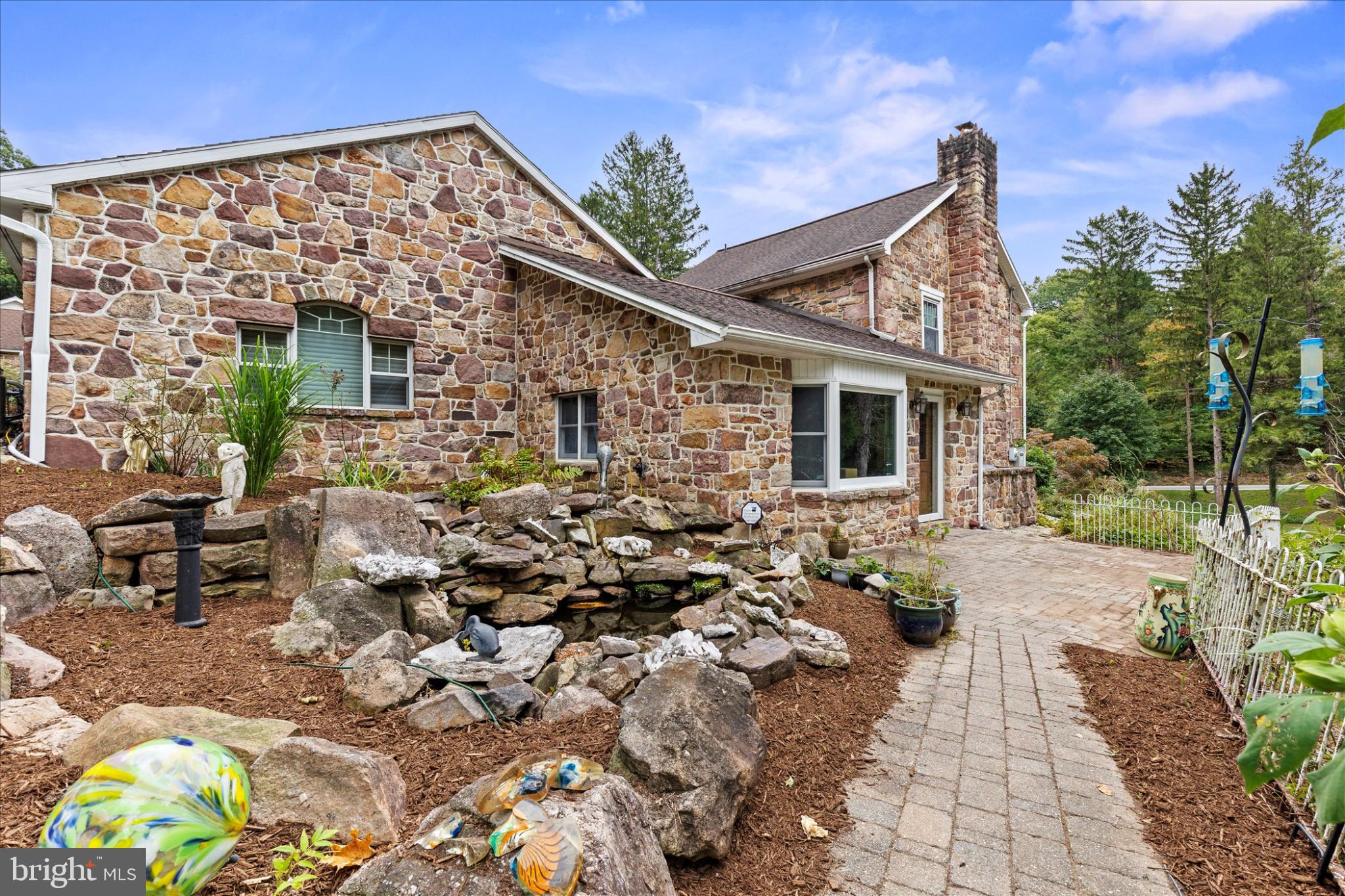 875 VALLEY ROAD