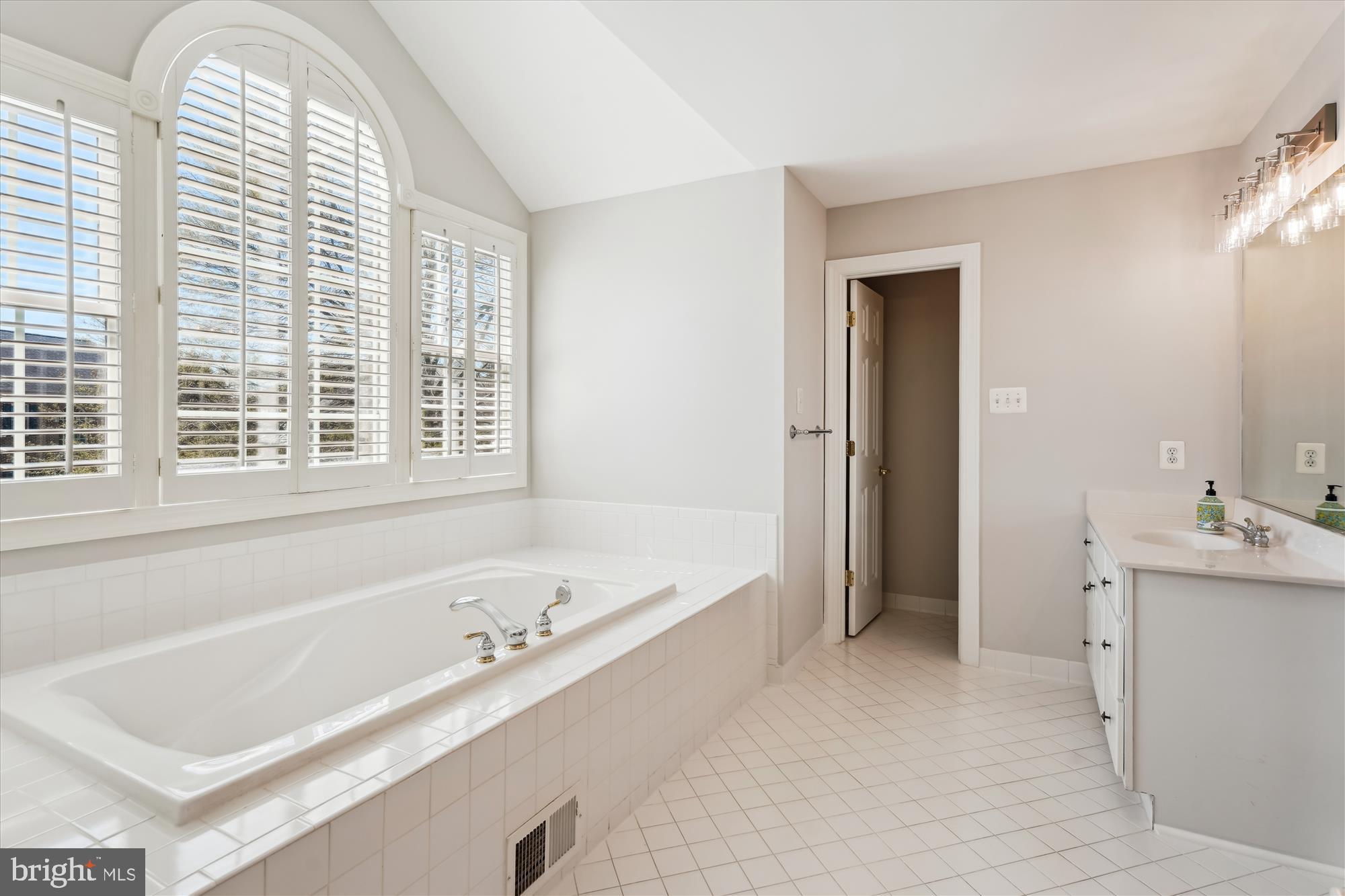 WILLOWS OF POTOMAC - Residential