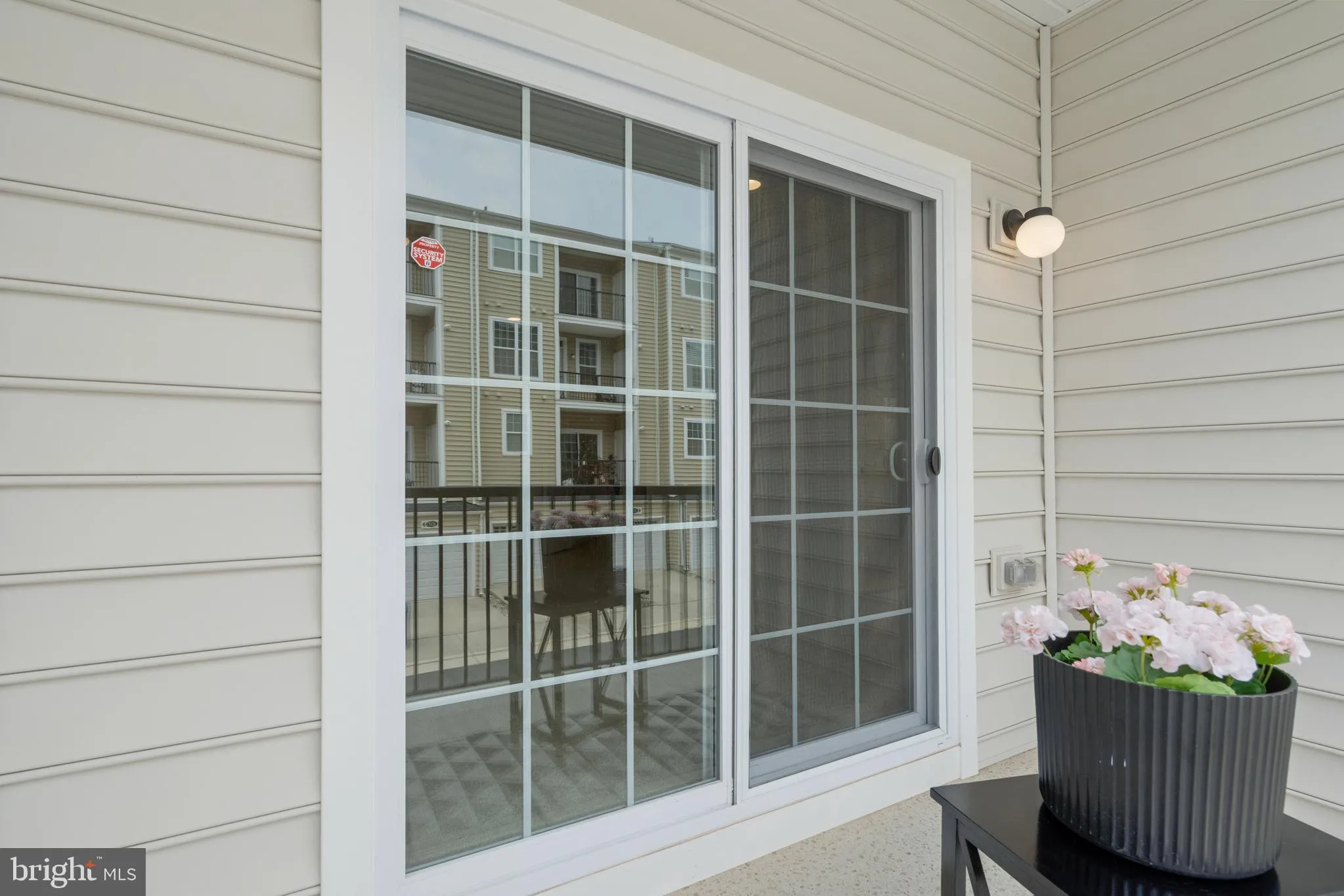 Ashburn, Virginia 20148, United States, 3 Bedrooms Bedrooms, ,3 BathroomsBathrooms,Residential,Contingent,123232