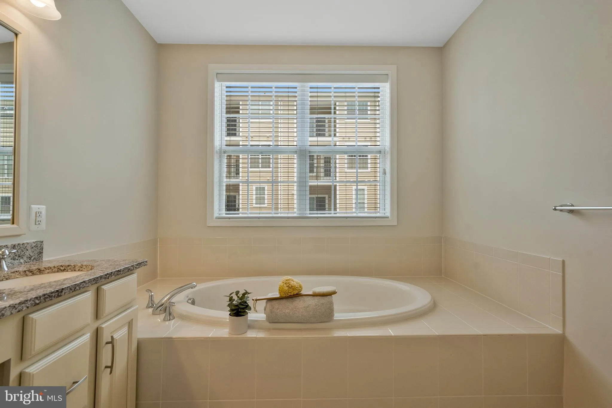 Ashburn, Virginia 20148, United States, 3 Bedrooms Bedrooms, ,3 BathroomsBathrooms,Residential,Contingent,123232