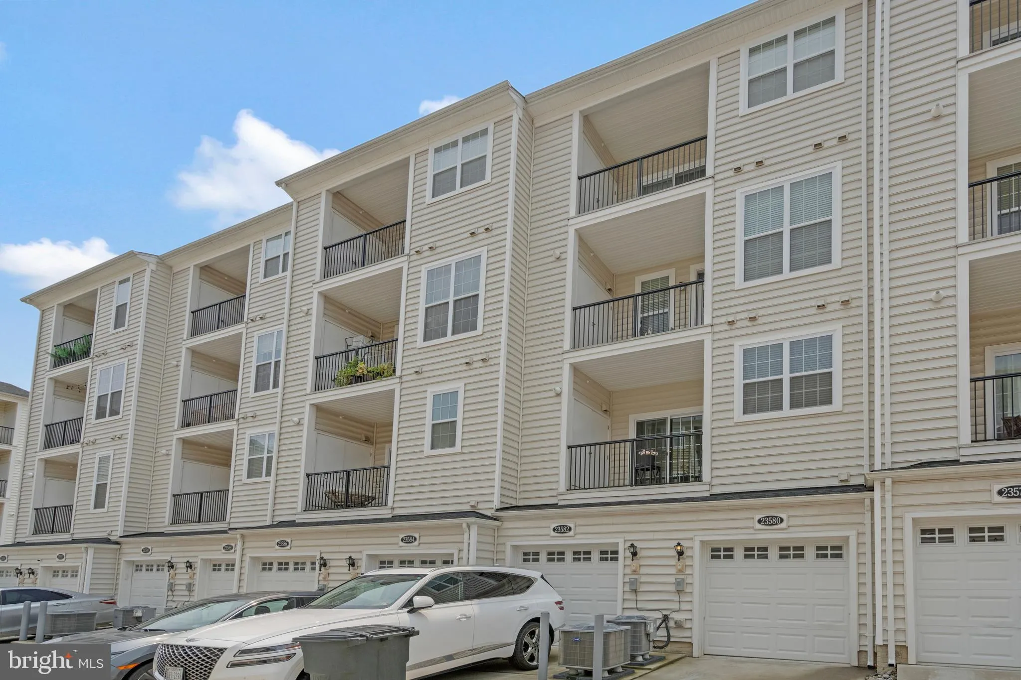 Ashburn, Virginia 20148, United States, 3 Bedrooms Bedrooms, ,3 BathroomsBathrooms,Residential,Contingent,123232