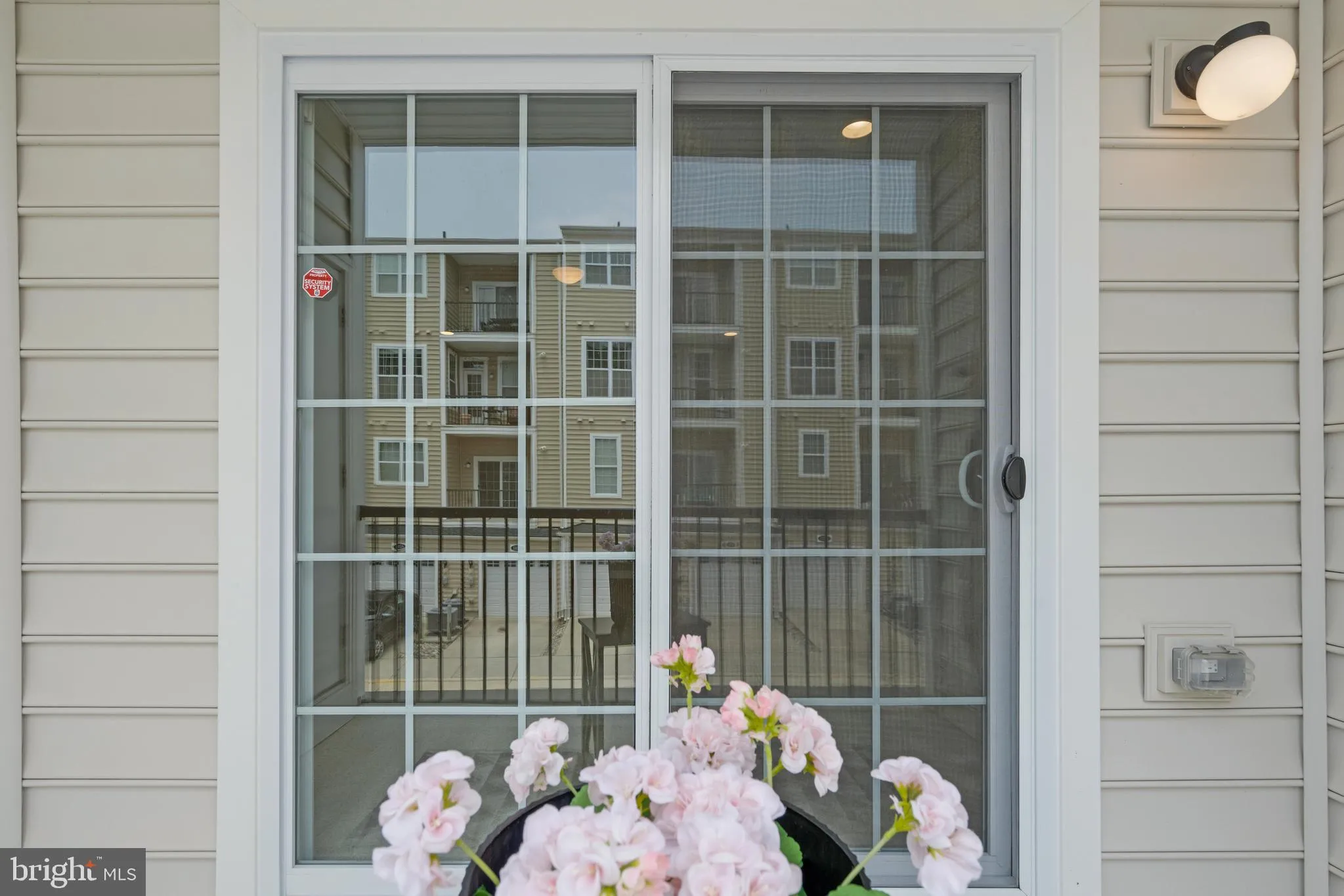 Ashburn, Virginia 20148, United States, 3 Bedrooms Bedrooms, ,3 BathroomsBathrooms,Residential,Contingent,123232